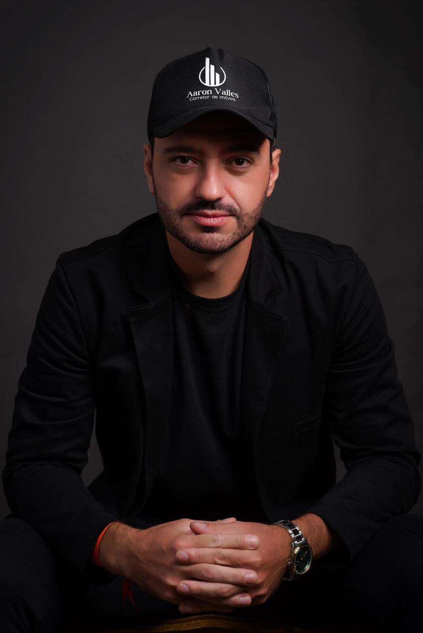 Aaron Valles - Professional Workspace